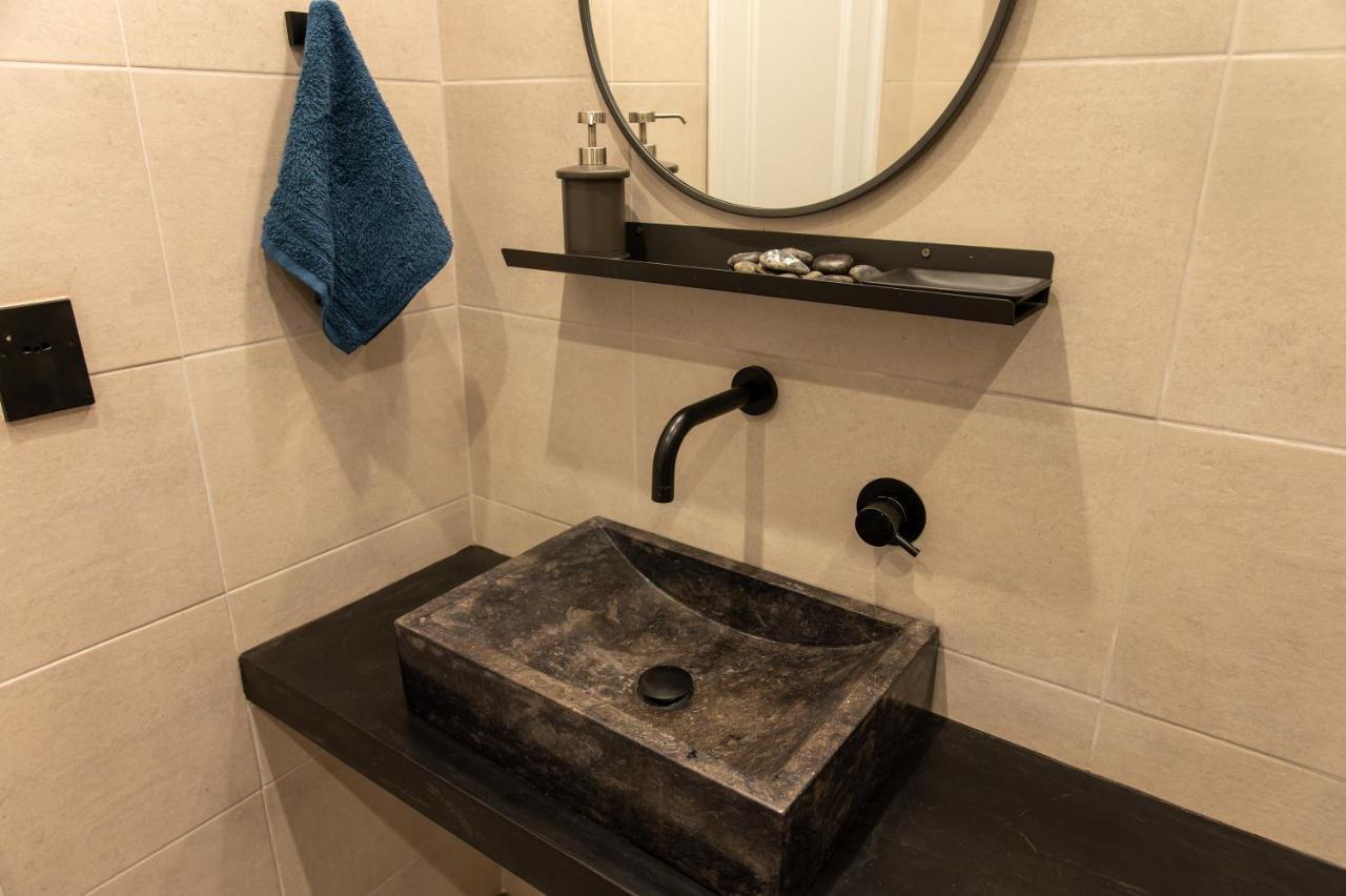 Spacious Apartment In Kavouri Athens Ngoại thất bức ảnh